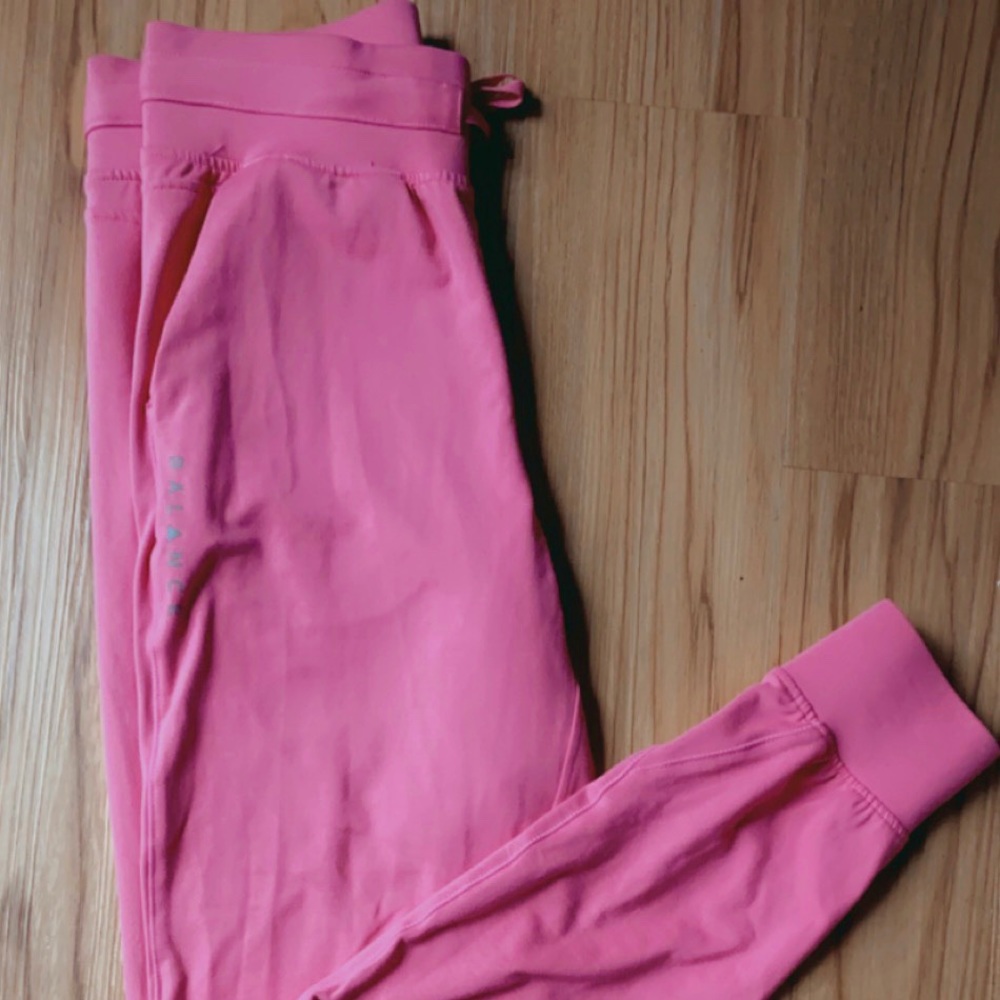 Balance Athletica Select Jogger— Guava size M